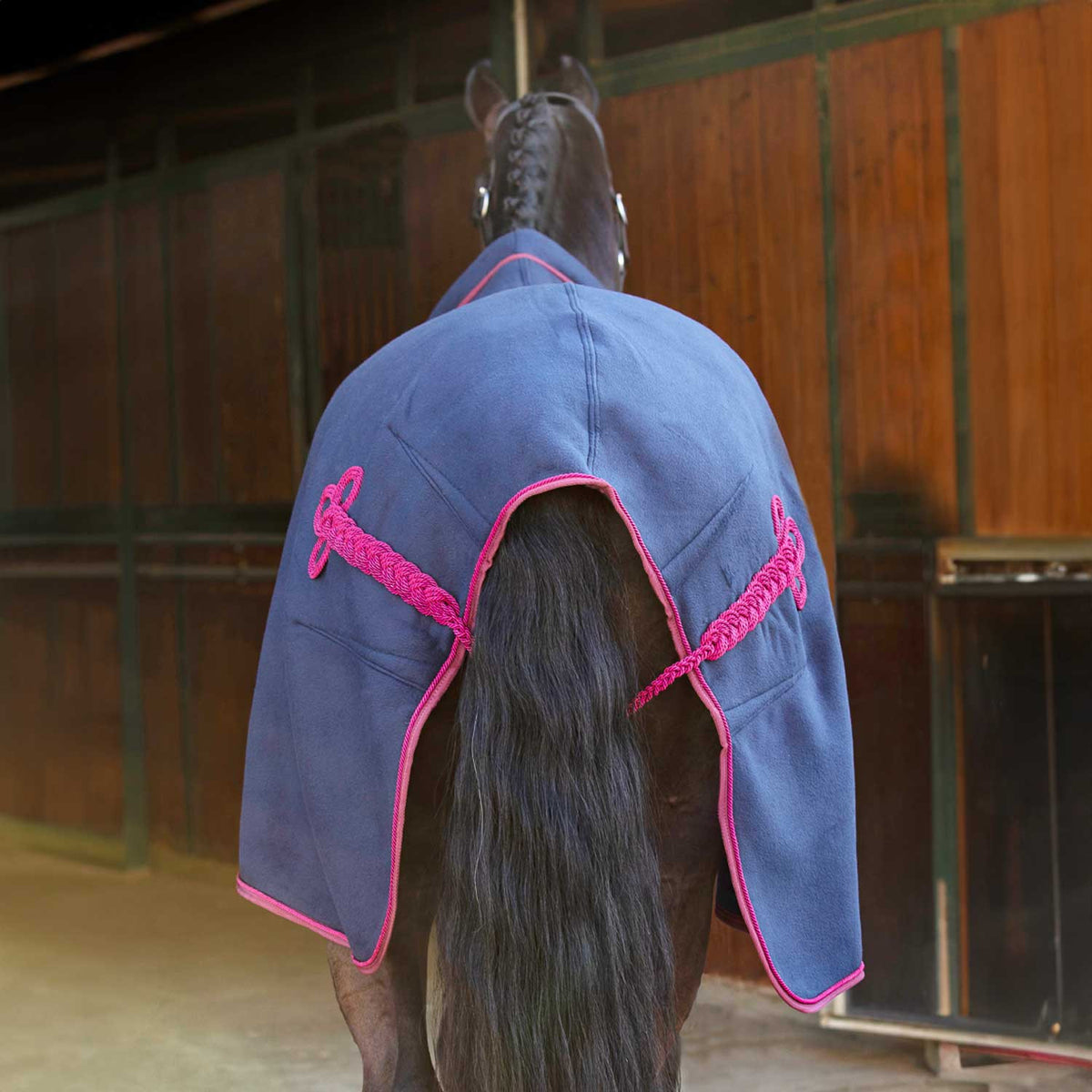 Acavallo Fleece stable rug padded collar 800g
