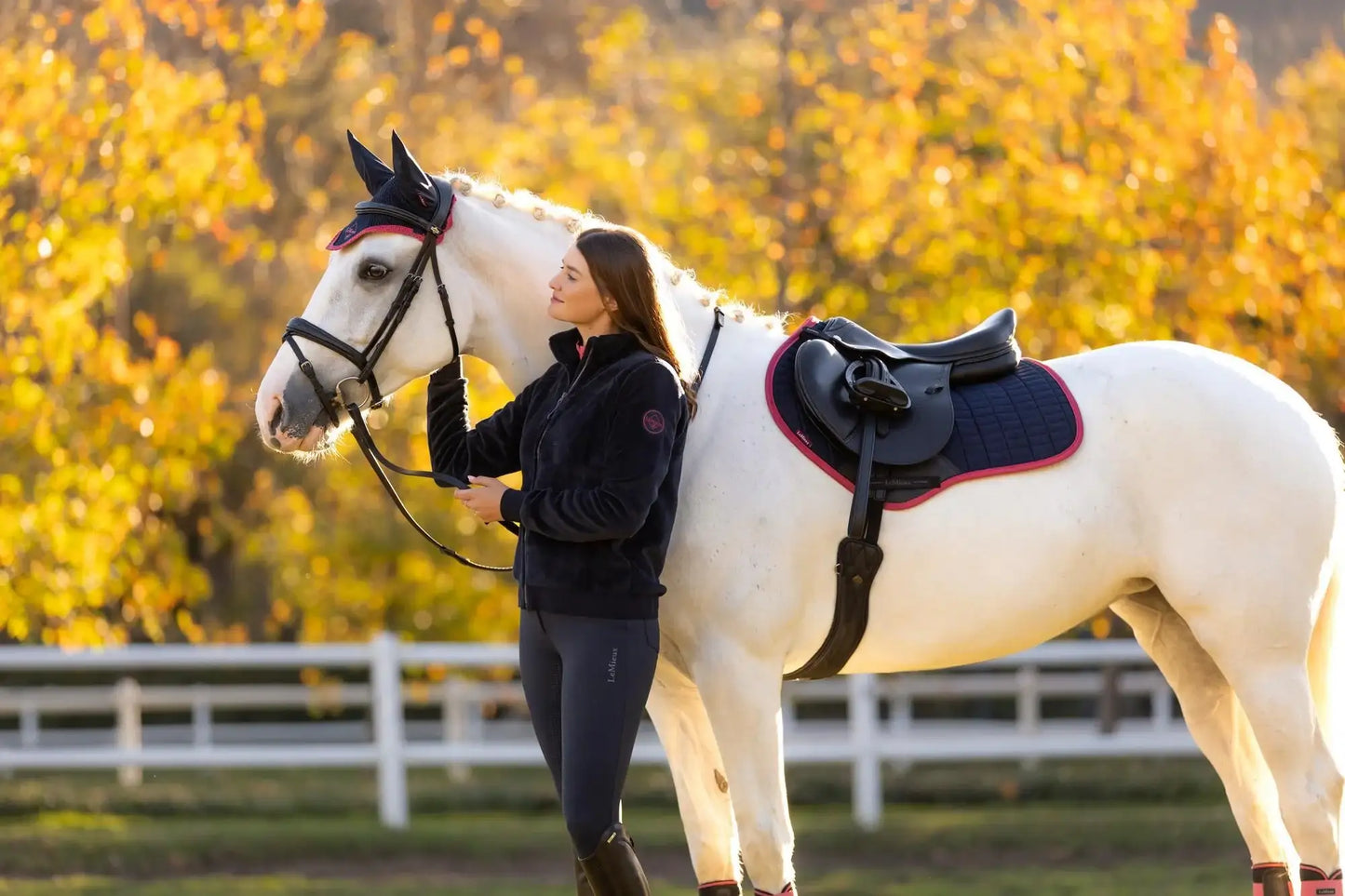 LeMieux AW25 Suede Close Contact Square