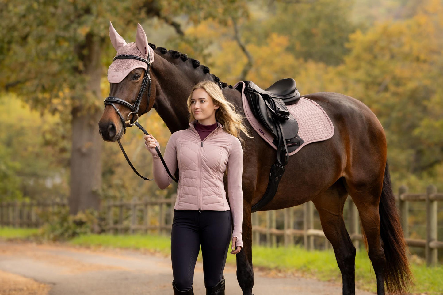 LeMieux AW26 Essence Close Contact Square